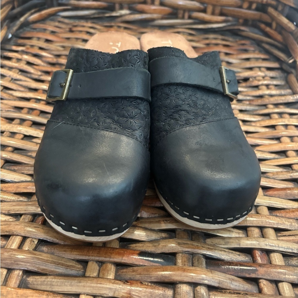 Tom's Elisa Wooden Heel Clog
Black and Cream Leather Mules with Buckle - Picture 4 of 9